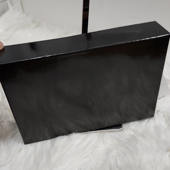 🔹Betsey Johnson 🔹️Boxed Black Heart-Embossed Long Zip Quilted Wallet Wristlet - Picture 9 of 11